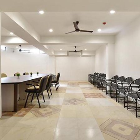 Fabhotel Siddharth Corporate - Vavol, ガンディーナガル エクステリア 写真