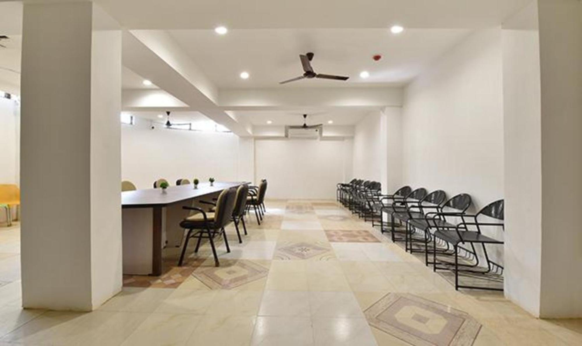Fabhotel Siddharth Corporate - Vavol, ガンディーナガル エクステリア 写真